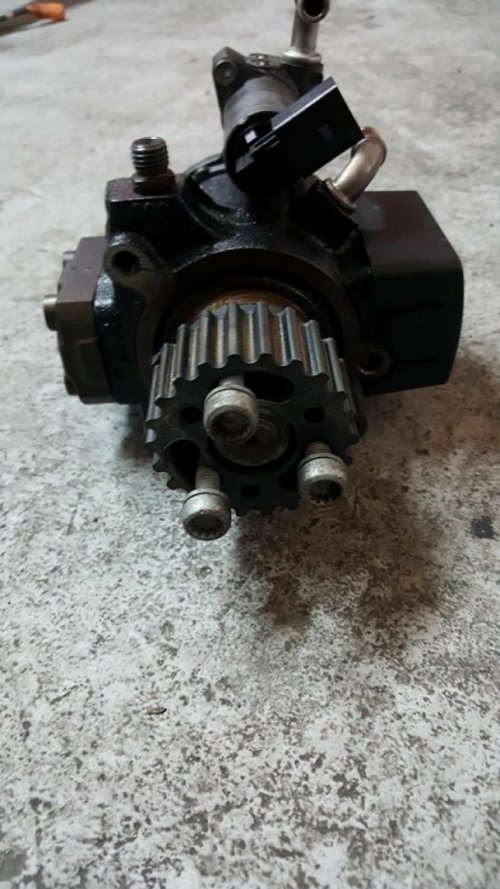 Pompa inalta presiune 03l130755e vw beetle 1.6 tdi cayc 105 cai