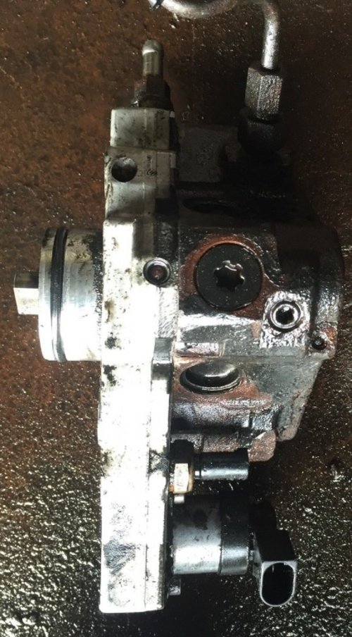 Pompa inalta presiune 0445010143 A 646 070 04 01 mercedes benz sprinter(906) 309 cdi