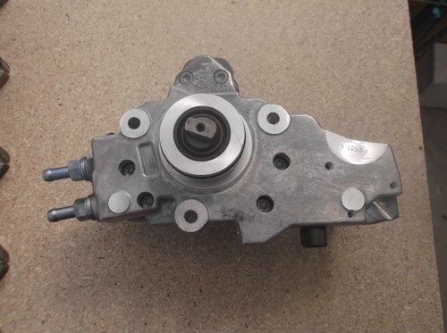 Pompa inalta presiune 0445010143 A 646 070 04 01 mercedes benz s320 cdi(w220)