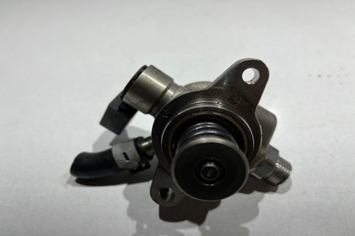 Pompa inalta presiune 1.0 TSI 04E127027N Volkswagen VW Golf 7 [facelift] [2017 - 2020]