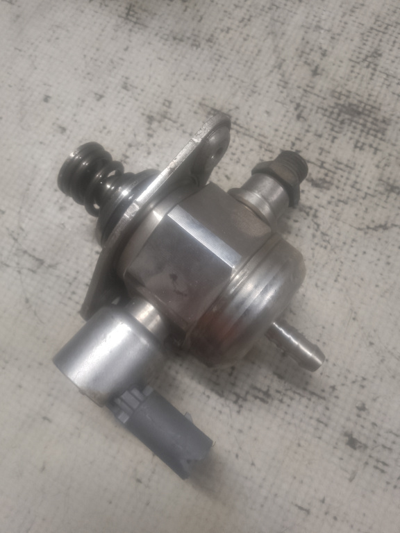 Pompa inalta presiune Audi A5 1.8 Benzina 2012, 06H127025M