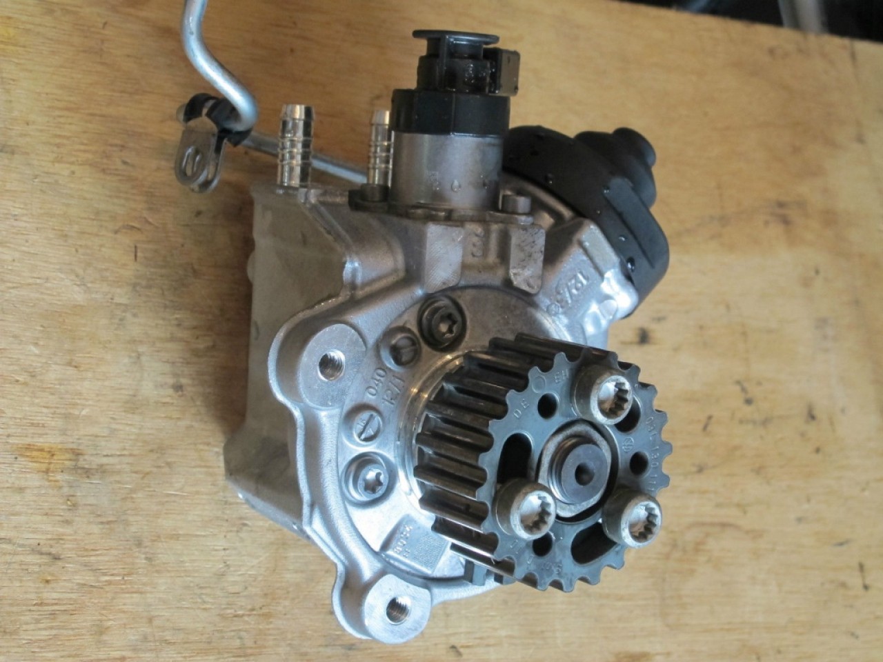 Pompa inalta presiune cod 03l130755ac skoda octavia II 2.0 tdi cfh 140 cai