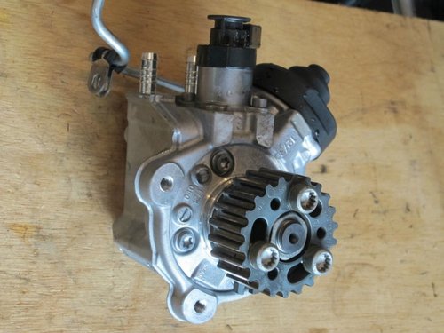 Pompa inalta presiune cod 03l130755ac skoda octavia II 2.0 tdi cfh 140 cai