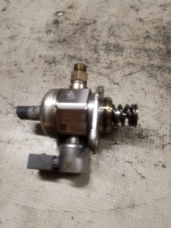 Pompa inalta presiune Volkswagen Scirocco 2.0 Benzina 2011, 06H127025K
