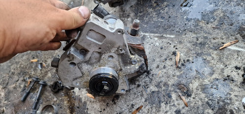 Pompa Inalta Volvo XC90 XC60 XC70 S80 2.4D Euro 4 cod 0445010111