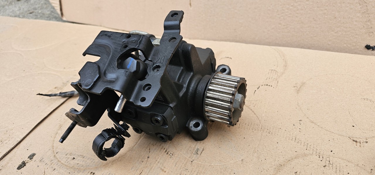 Pompa inalte presiune Renault Megane 3 / Nissan Qashqai J11 / Dacia Duster 1.5 DCI 2014 2015 2016 20