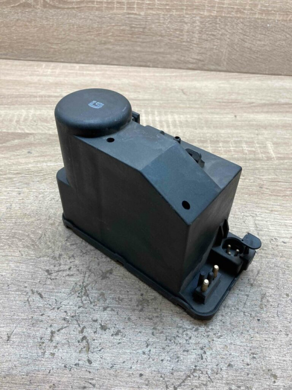 Pompa inchidere centralizata BOSCH MERCEDES-BENZ W201 0 132 006 326 / 0132006326 / 124 800 09 48 / 12480009480 132 006 326 / 0132006326 / 124 800 09 48 / 1248000948