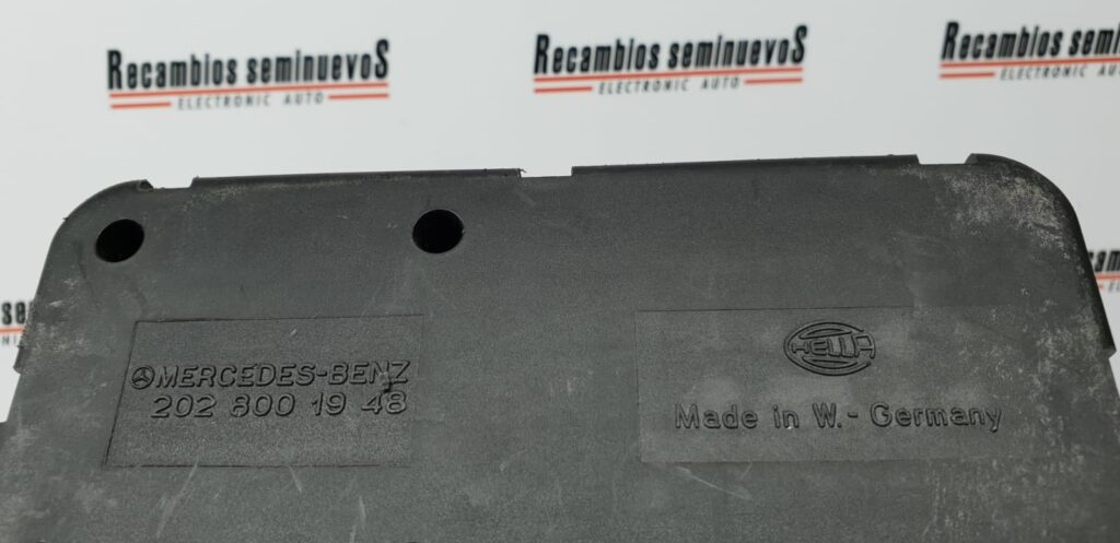 Pompa inchidere centralizata HELLA MERCEDES-BENZ W202 202 800 19 48 / 2028001948202 800 19 48 / 2028001948