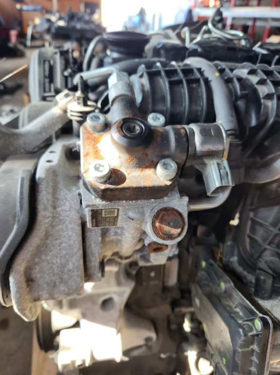 Pompa injecite Volvo V40 D4204T8 2.0 D 2016 Cod : 31432135