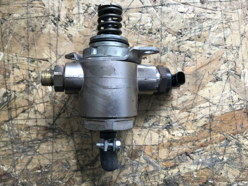 Pompa injectie A5 2.0 tfsi quattro coupe sedan 2010 (06J127025D)