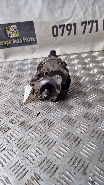 Pompa injectie Renault Master 2. 5 dci cod motor G9U750 an 2006 cod 8200586851 / 0445010033