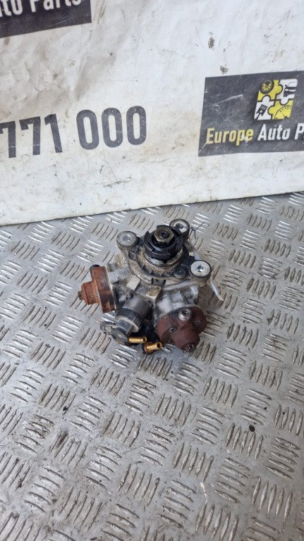 Pompa injectie Volvo V70 motor 2.4 D5 D5244T14 an fab. 2010 cod 31272896 / 0445010618