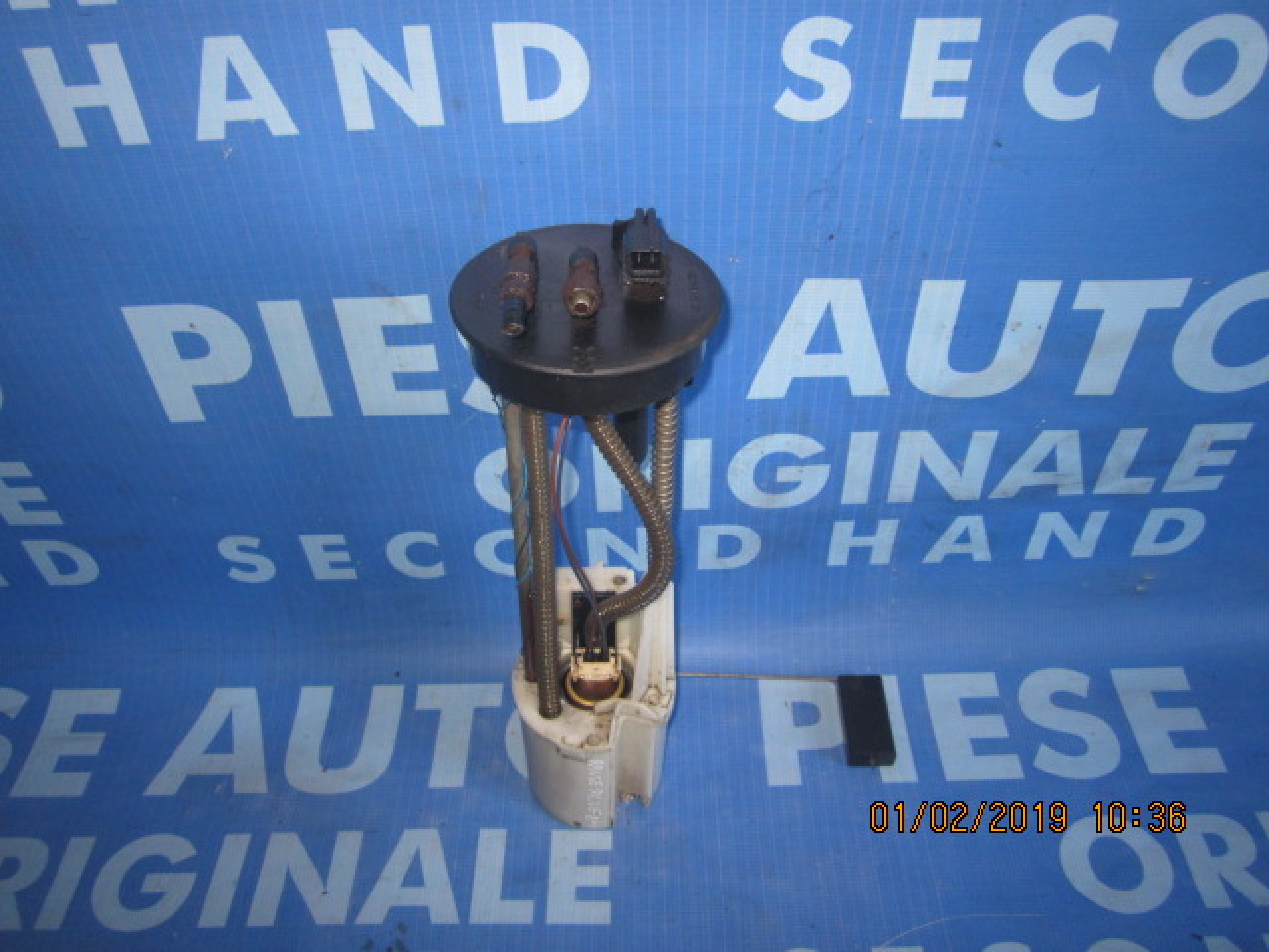 Pompa motorina Land Rover Range Rover 2.5d; ESR1111 (un stut rupt)