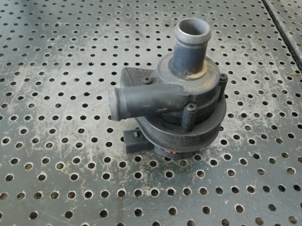 Pompa recirculare apa 1.8 tfsi cda skoda yeti 5l