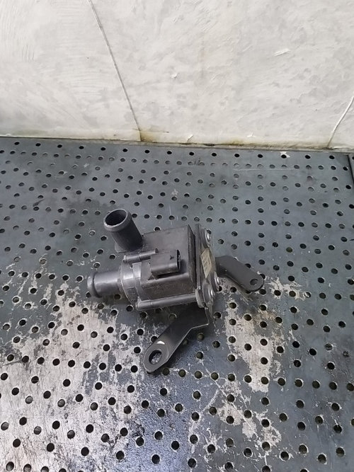 Pompa recirculare apa 2.0 tdi audi a4 b9 8w 04l965559a 704071250
