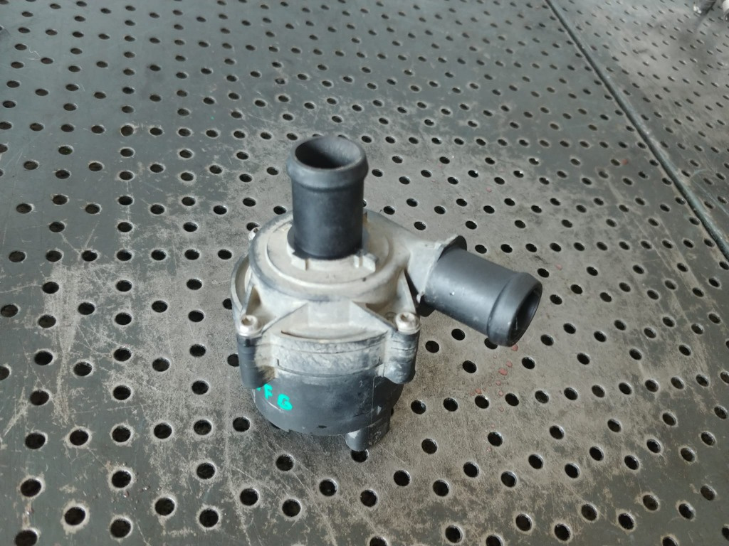 Pompa recirculare apa 2.0 tdi dfg vw touran 5t1 5q0965567j