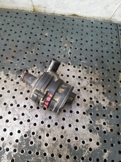 Pompa recirculare apa 3.0 cdi mercedes r class w251 a2118350364