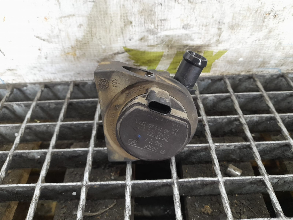Pompa recirculare apa 5G0965567A 1.4 tsi CMBA Volkswagen VW Golf 7 [2012 - 2017]