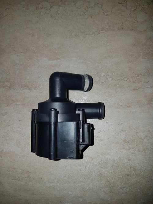 Pompa recirculare apa 5n0965561 audi a3 8p 1.6 tdi cayb 90 cai