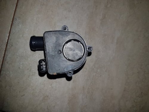 Pompa recirculare apa 5q0965561b vw touran 2.0 tdi 2015-2017