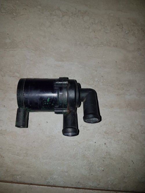 Pompa recirculare apa 7l0965561j audi q7 4.2 fsi bar 350 cai