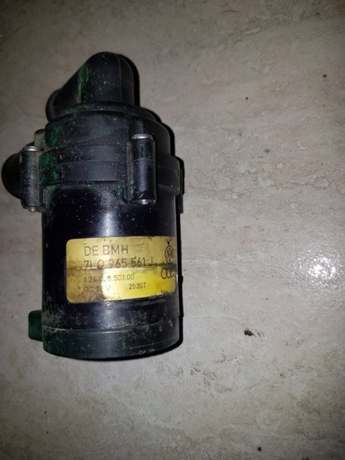 Pompa recirculare apa 7l0965561j audi q7 4.2 fsi bar 350 cai