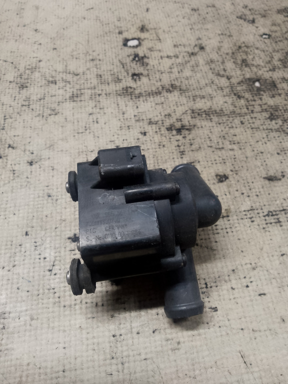 Pompa recirculare apa Audi A4 B7 2.0 2010, 03L965561