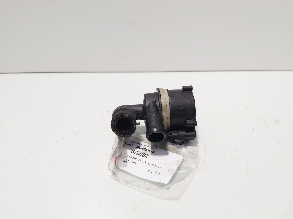 Pompa recirculare apa, cod 5N0965561A, VW Passat CC (358), 2.0 TDI, CFF (idi:676002)