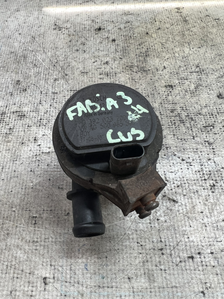 Pompa recirculare apa Skoda Fabia 3 1.4 2015, 5G0965567