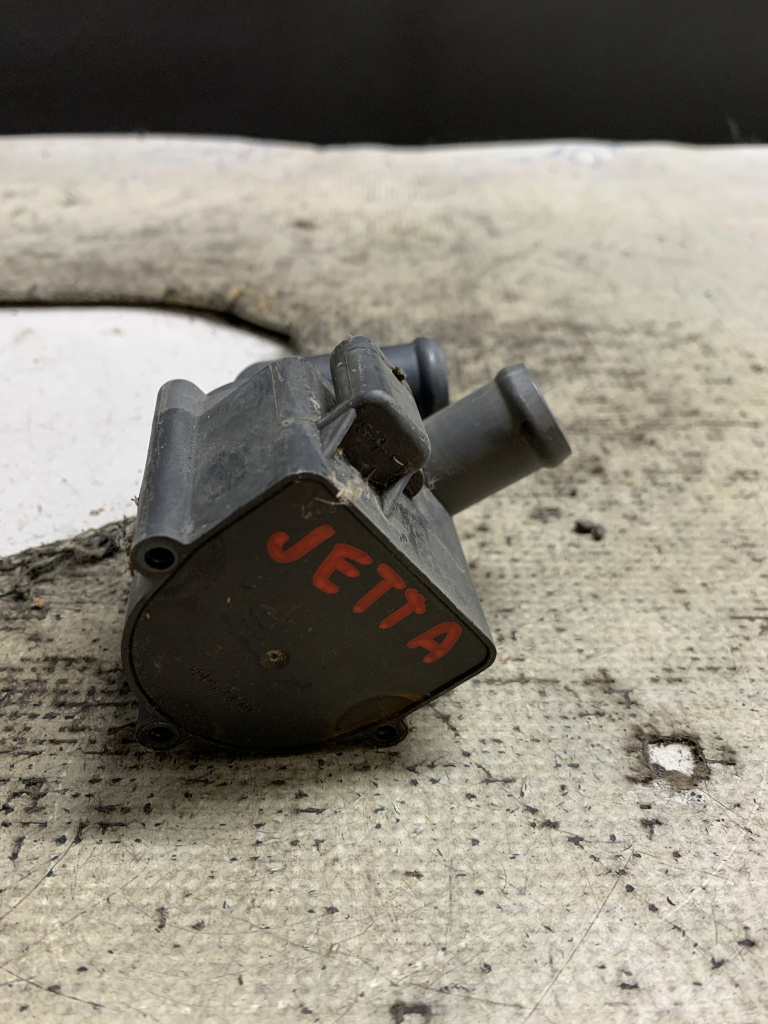Pompa recirculare apa Volkswagen Jetta - Motorina 2012, 5N0965561