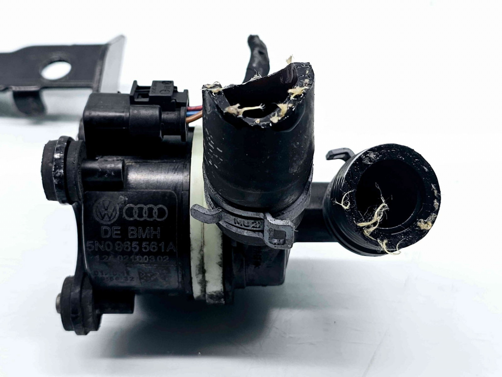 Pompa recirculare apa Volkswagen Passat B7 (362) [Fabr 2010-2014] 5N0965561A 2.0 TDI CFFB 103KW / 140CP 2.0 TDI CFFB 103KW / 140CP