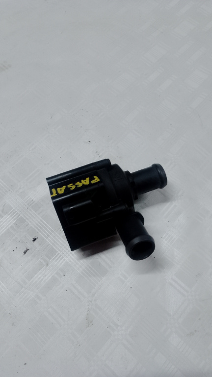 Pompa recirculare apa Volkswagen Passat B8 - Motorina 2016, 5Q0965561B