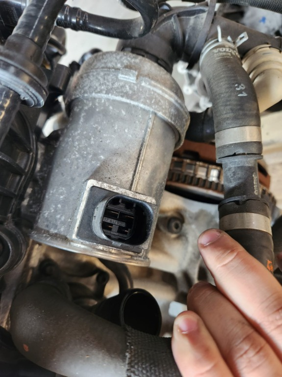 Pompa recirculare apa Volvo S60 v60 2.0 B4204T38 , cod 31474969