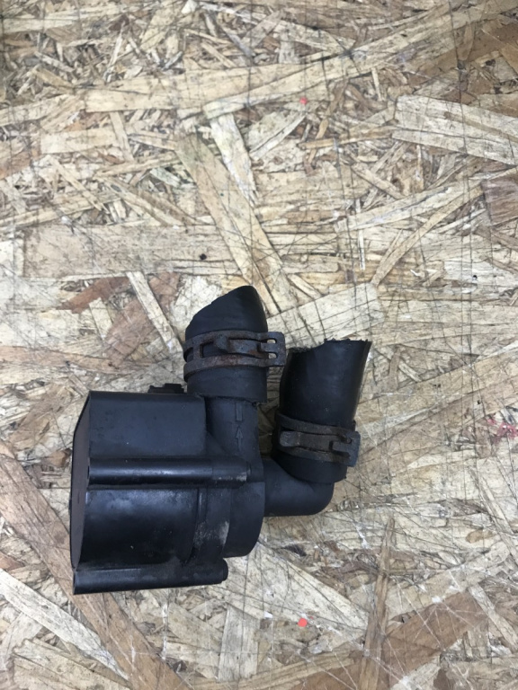 Pompa recirculare apa VW Golf 6 GTD 2.0TDI hatchback 2010 (5N0965561)