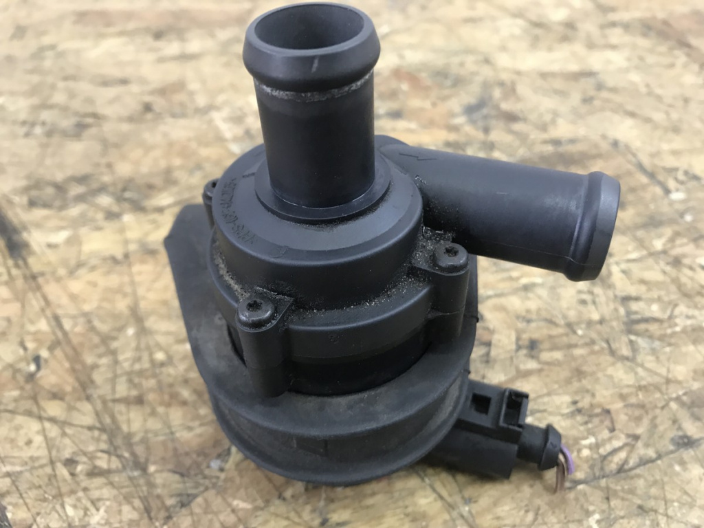 Pompa recirculare apa VW Passat B6 2.0TSI combi 2008 (1K965561J)