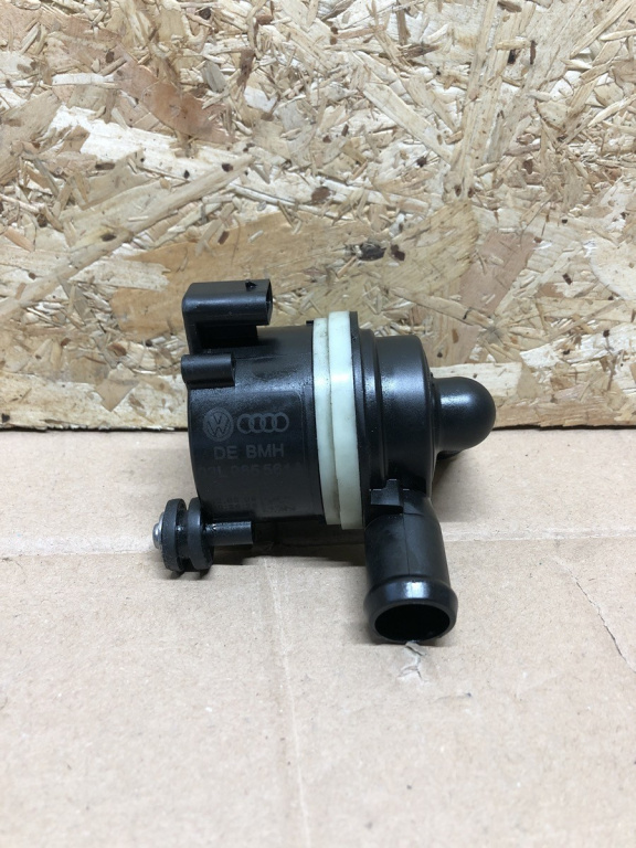 Pompa recirculare apa VW Passat B7 combi 2012 (03l965561a)
