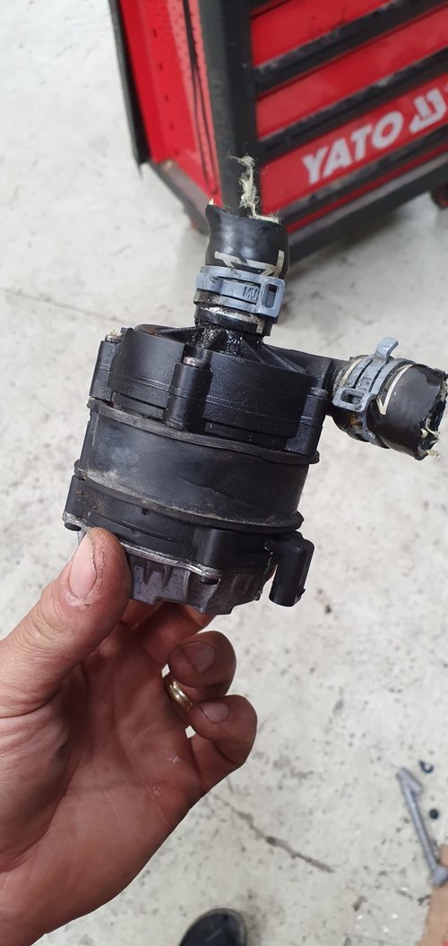 Pompa recirculare apa Vw Passat B8 2.0 TDI DFC 2015 2016 2017 04L965567A