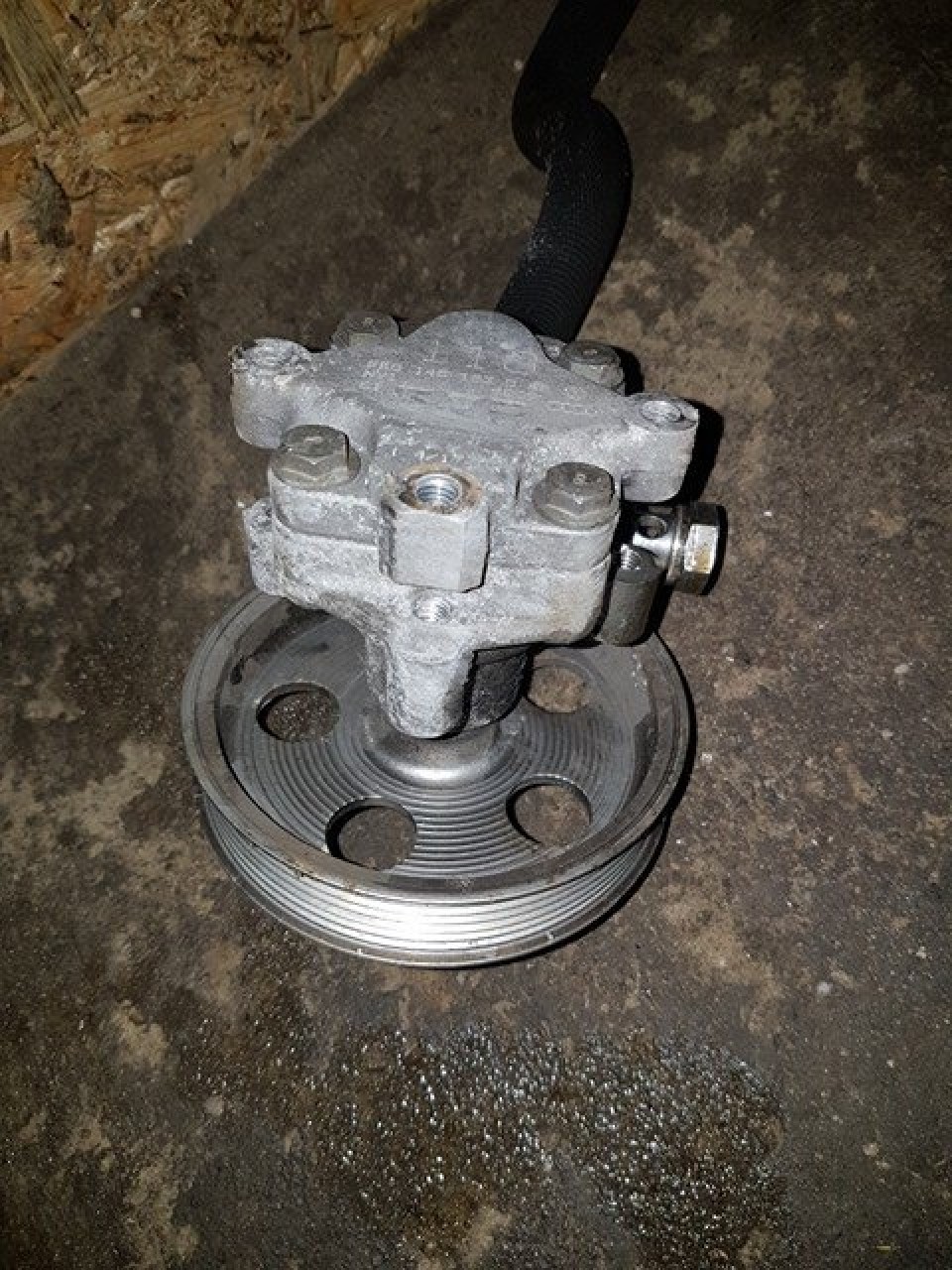 Pompa servdirectie audi a4 b7 2.0 tfsi bwe 200 cai cod 8e0145153d
