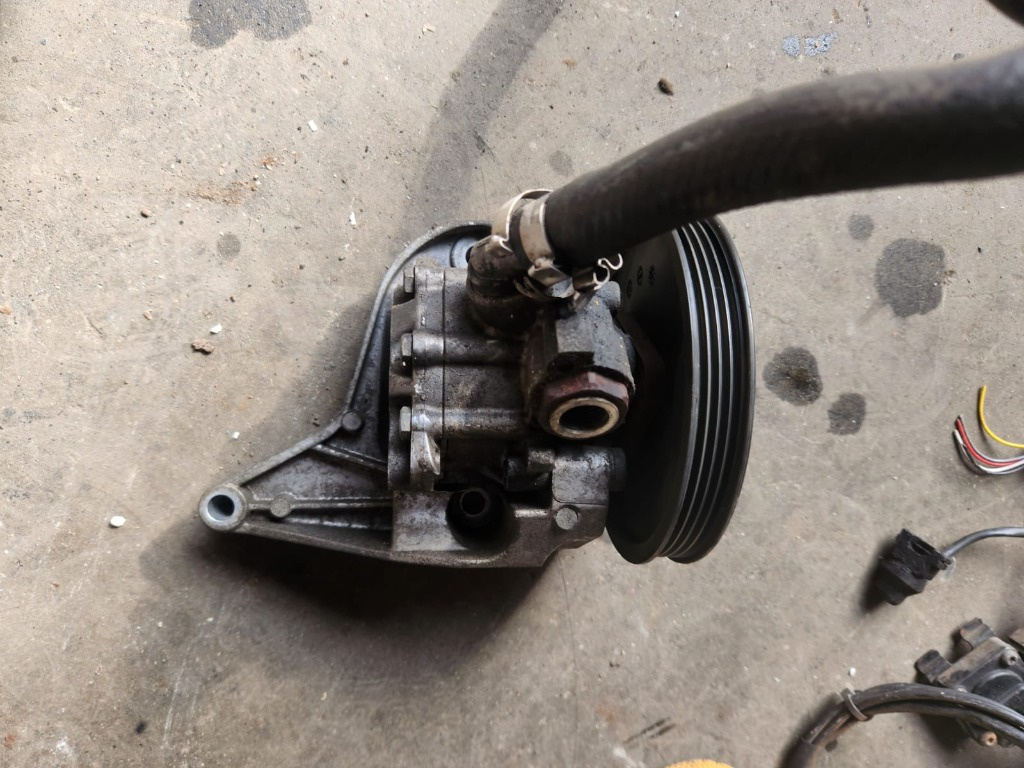 Pompa servo BMW Seria 3 E90 E91 E92 E93 2.0 M47 Cod : 7692974546