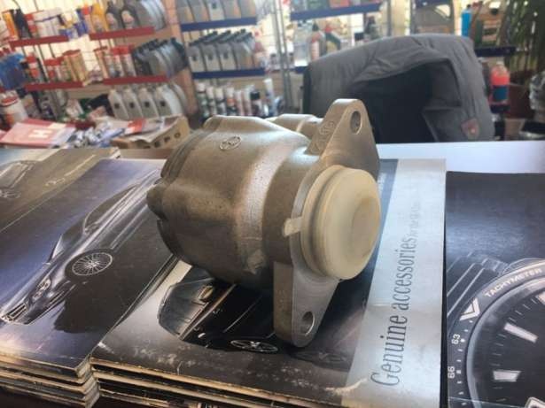 Pompa servo noua originala luk Mercedes 709 /809 /814/ 817/ 914