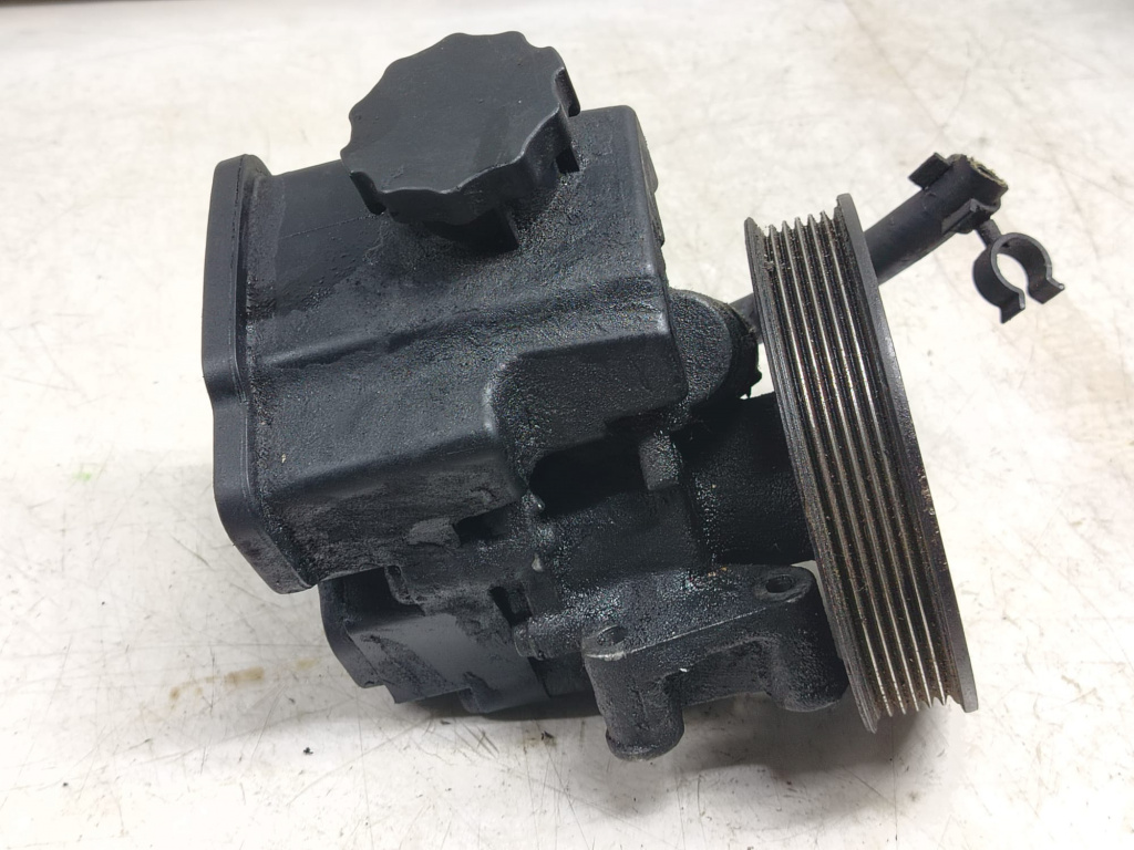Pompa servodirectie 0024667501 Mercedes-Benz Sprinter 903 [facelift] [2000 - 2006]