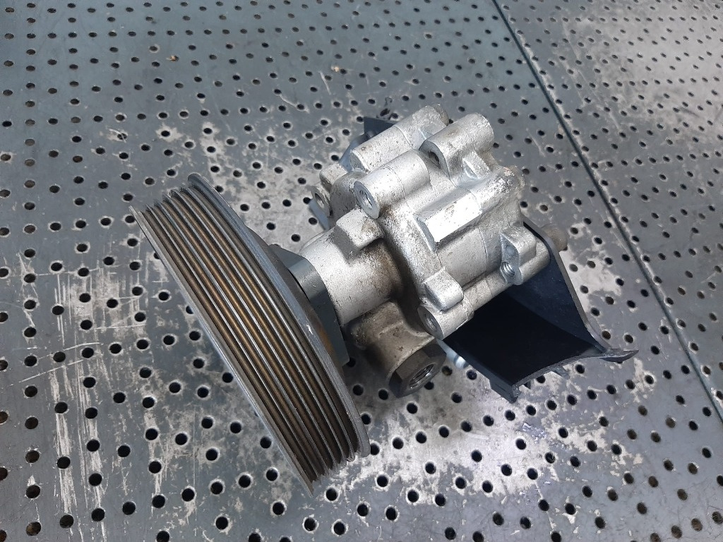 Pompa servodirectie 1.6b ar32104 alfa romeo 147