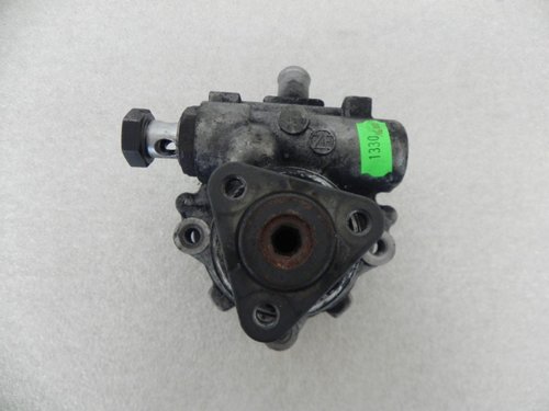 Pompa servodirectie audi a4 b7 2.0 tdi bna brf 136 cai cod 8e0145155n