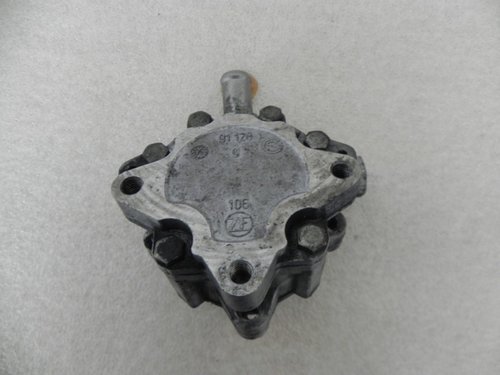 Pompa servodirectie audi a4 b7 2.0 tdi bpw 136 cai cod 8e0145155n