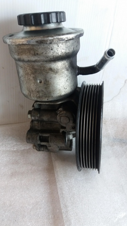 Pompa servodirectie toyota avensis t25 2.2 d-4d d-cat 2003-2008 combi