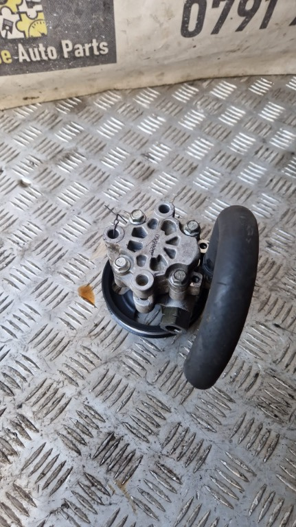 Pompa servodirectie Toyota Rav 4 an fabricatie 2003 2.0 D-4D