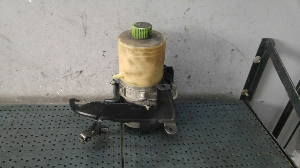 Pompa servodirectie vw polo 9n 6q0423371