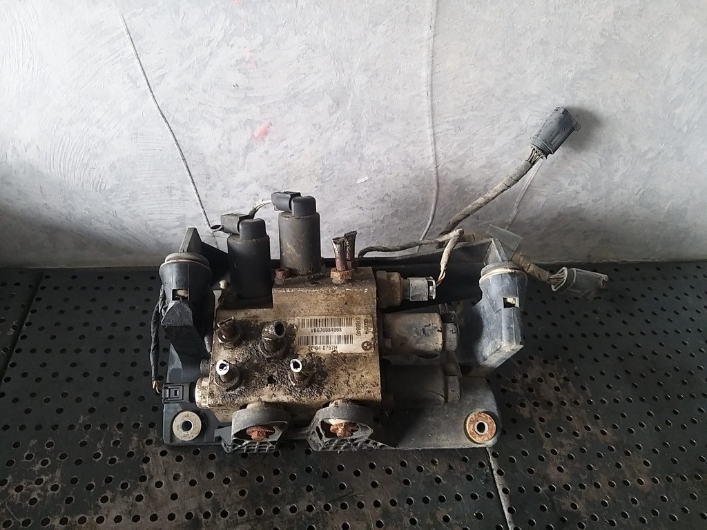 Pompa suspensie pneumatica bmw seria 5 e60 6760840 vb676084008