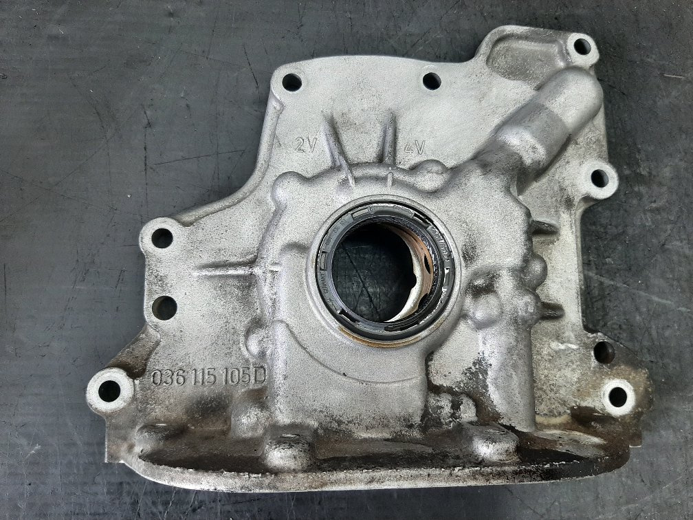 Pompa ulei 1.4 b vw fox skoda fabia cordoba vw polo 9n golf 4 036115105d