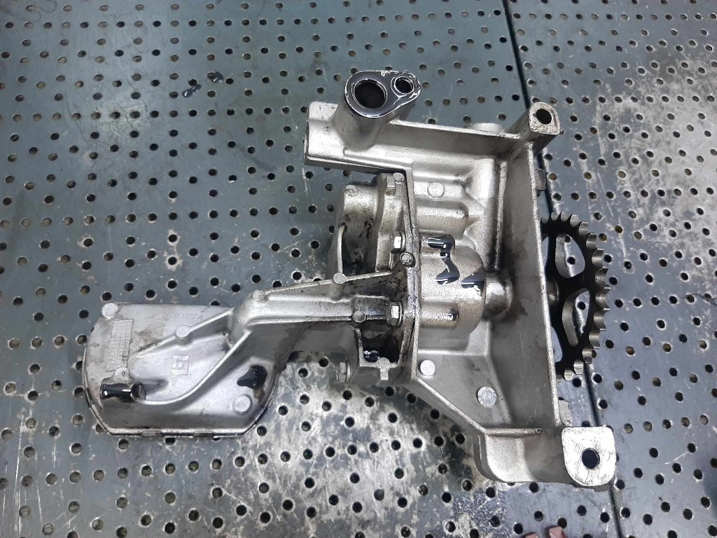 Pompa ulei 2.0 tdci ford s-max focus 2 peugeot 407 9431291021